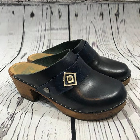 Tessa Clogs Swedish Clogs Hand Painted Navy Wood - Picture 1 of 6